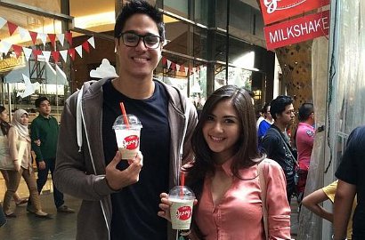 Beredar Foto Jessica Mila-Mischa Chandrawinata Dugem Sambil Pelukan