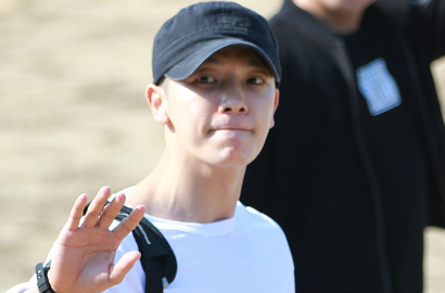 Foto di Camp Militer, Donghae Ajak Tentara Pose Ganteng Ala SuJu