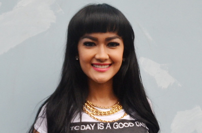 Julia Perez Rela Khianati Ayu Ting Ting Karena Naksir Shaheer?