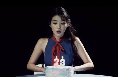 Bikin Ngakak, IU Celupin Muka ke Kue Tart di Teaser MV 'Twenty Three'