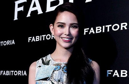 Istri Jay Chou Sembunyikan Wajah Anak Saat Foto Bareng Fans