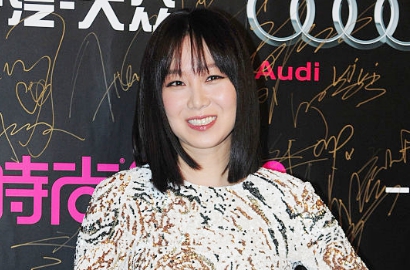Selamat, Gong Hyo Jin Bawa Pulang Piala Asia Beauty Icon Award
