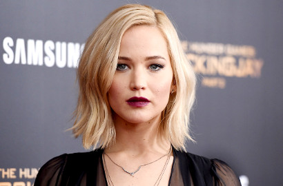 Bra Jennifer Lawrence Kelihatan Saat Hadiri Premiere 'Mockingjay Part 2'