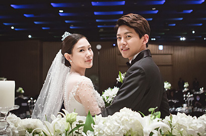 Resmi Menikah, Dongho Eks U-KISS Pamer Foto Cium Mesra Istrinya