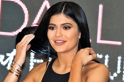 Kylie Jenner Akui Lebih Suka Ayahnya Jadi 'Cewek' Daripada Sosok Bruce