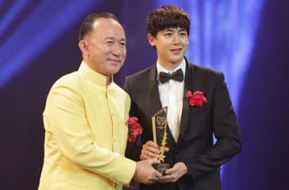 Kelewat Beken, Nichkhun 2PM Dapat Penghargaan Popularitas di Thailand