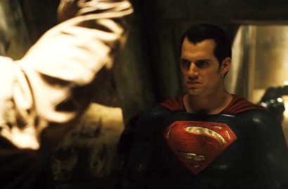 Amarah Murka Duo Superhero di Teaser 'Batman v Superman: Dawn of Justice'