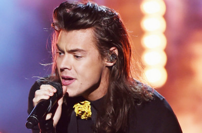 Harry Styles Tendang Foto Zayn Malik di Konser 1D, Karena Dendam?