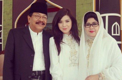 Mirip Carissa Putri, Cewek Super Cantik Ini Putri Gubernur Jawa Timur