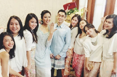 Intip Foto Cantik Zivanna Letisha Tunangan dengan Adat Sumatera Utara