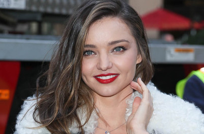 Lagi, Miranda Kerr Tanggalkan Seluruh Busana untuk Majalah Hapers Bazaar