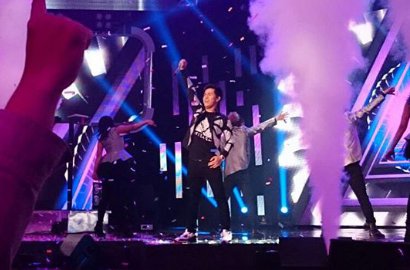 Biasa Tampil Mellow, Cakra Khan Guncang HUT Transmedia dengan EDM