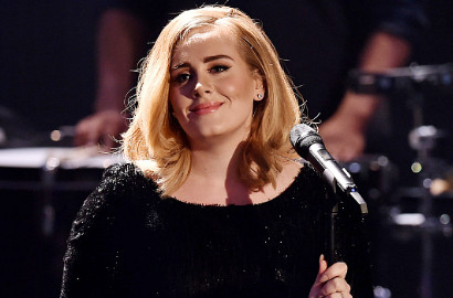Kangen Fans, Adele Nangis di Konser Comeback Usai 4 Tahun Vakum