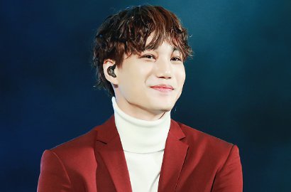 Selfie Unyu Saat Natal, Kai EXO: Kita Melihat Bulan di Langit yang Sama Kan