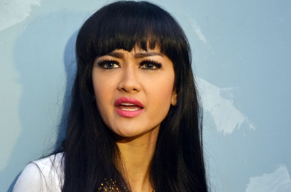 Tolak Berbagai Job Tahun Baru, Julia Perez Pilih Iktikaf di Masjid