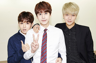 Sudah Tiba di Jakarta, Kyuhyun-Ryeowook SuJu Ramah Sapa Fans di Bandara