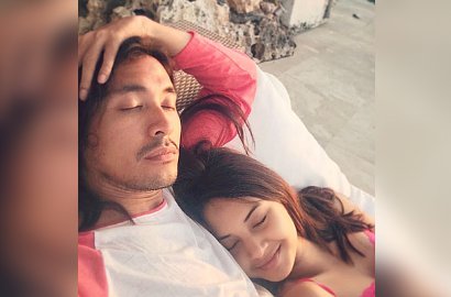 Aurelie Moeremans Pamer Foto Topless Ello Lagi Main Gitar