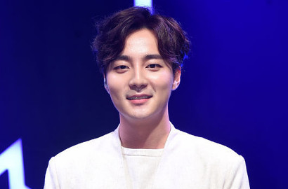 Roy Kim Nekat Potong Rambut Mirip G-Dragon, Sudah Mirip?