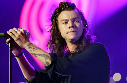 Solo Karir, Harry Styles Bakal Belajar Bareng Pelatih Vokal Adele