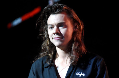 Pamer Foto Bareng Harry Styles 1D, Fans Ini Malah Terancam Bakal Dibunuh