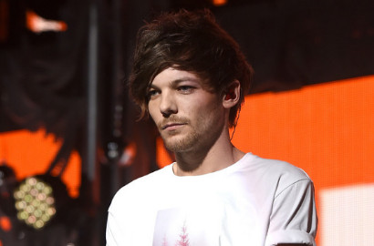 Untuk Pertama Kalinya, Ibu dari Calon Bayi Louis Tomlinson 1D Pamer Perut Buncit