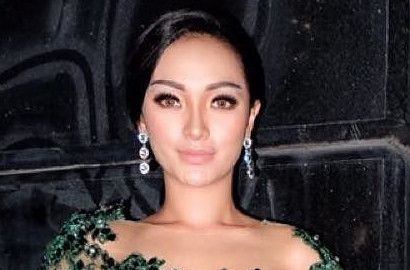 Nggak Kapok Dihujat, Zaskia Gotik Pamer Paha Lagi Pakai Gaun Seksi
