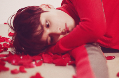 Ryeowook SuJu Jalan-Jalan Sendu di Hutan di Teaser MV 'The Little Prince'