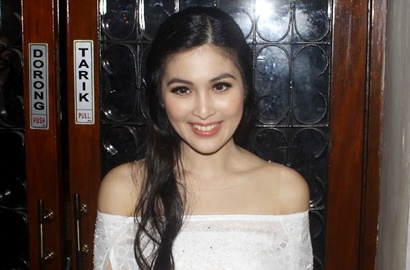 Wah, Sandra Dewi Ternyata Sudah Dilamar Pacar dengan Cincin Berlian