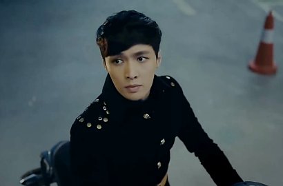 Manly, Lay EXO Pamer Keahlian Memanah dan Bertarung di Iklan Minuman Teh