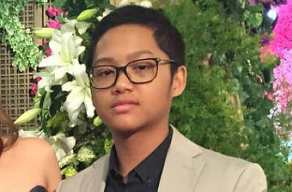 Foto Bersandar Manja, Inikah Sosok Pacar Azriel Hermansyah?