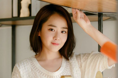 Kunjungi Bali, Moon Geun Young Bikin Heboh Bawa Mie Instan Khas Indonesia