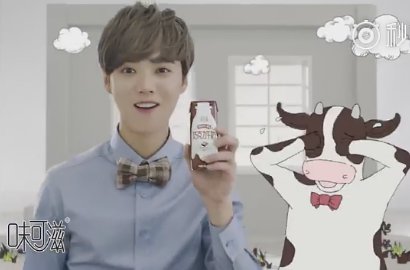 Nggak Kalah Manis, Luhan Pamer Aegyo di Iklan Susu Coklat