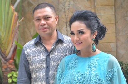 Kangen Raul Lemos, Krisdayanti Bikin Fans Iri Pamer Foto Ciuman
