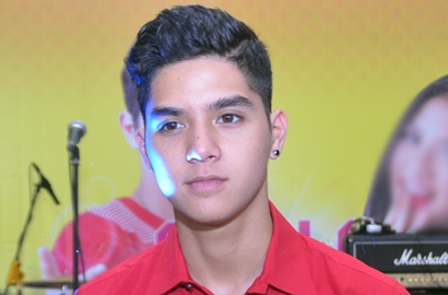 Makin Mesra, Al Ghazali Peluk Erat Model Perancis-Indonesia