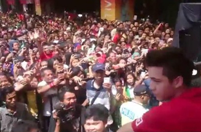 Wow, Jumpa Fans Steven William Diserbu Ribuan Orang