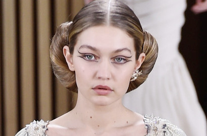 Makin Berani, Gigi Hadid Pose Tanpa Busana di Sampul Majalah Vogue