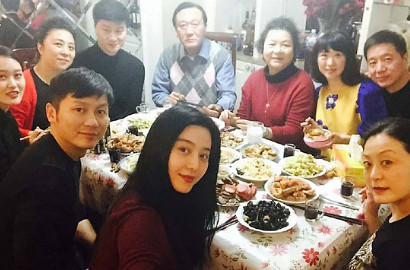 Makan Malam Bareng Keluarga Besar, Fan Bingbing-Li Chen Gelar Pesta Tunangan?