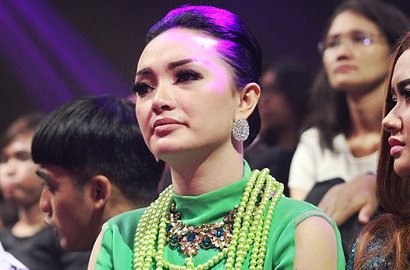 Rayakan Valentine, Zaskia Gotik Minta Kado Rumah