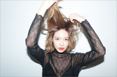 Usai Wisuda, Sooyoung SNSD Pose Pamer Bra di Instagram dan Tumblr