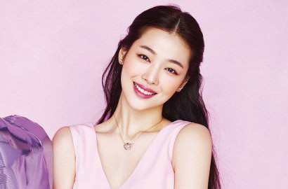 Sulli Anggun dan Dewasa Ala Wanita 30an di Majalah ELLE