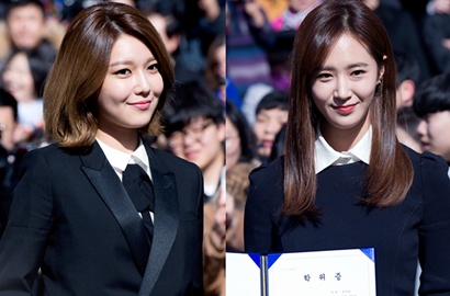 Adu Cantik, Sooyoung-Yuri SNSD Girang Pakai Toga di Foto Kelulusan