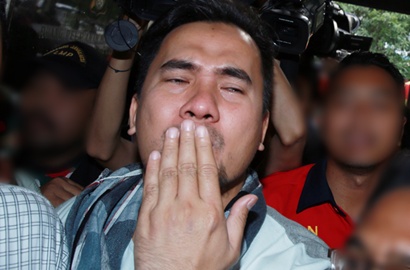 Kembali ke Tahanan, Saiful Jamil Beri 'Kiss Bye'