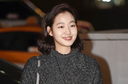 Kini Cantik, Kim Go Eun 'Cheese in the Trap' Imut Banget di Foto Kelulusan SMA