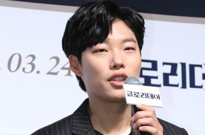 Gara-Gara Foto Ini, Ryu Jun Yeol Dituduh Olok-Olok Kematian Mantan Presiden Korea