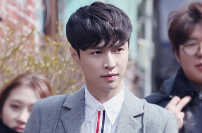 Pulih dari Cedera, Lay Bikin EXO-L Klepek-Klepek Pamer Video Dance Seksi