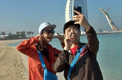 Serunya  Song Ji Hyo Cs Lari Gurun dan Selfie Heboh di Dubai 'Running Man'