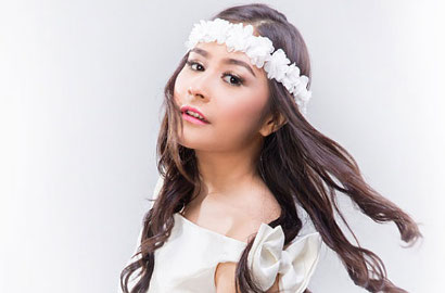 Antusias, Prilly Latuconsina Siap Rilis Album Bertepatan Gerhana Matahari