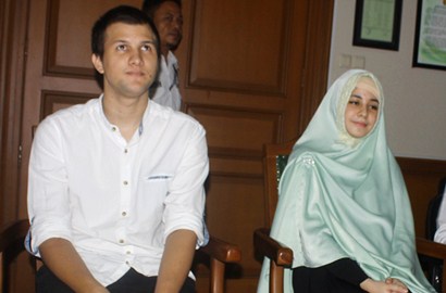 Ngotot Tak Ingin Cerai, Stuart Collin Minta Risty Tagor Berikan Kesempatan Kedua