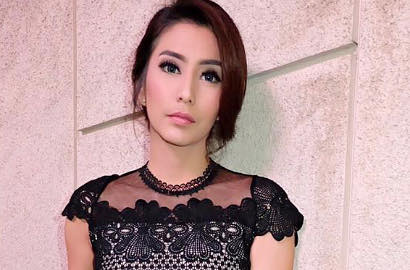 Tampil Cantik dan Cute, Tyas Mirasih Pamer Belahan Dada
