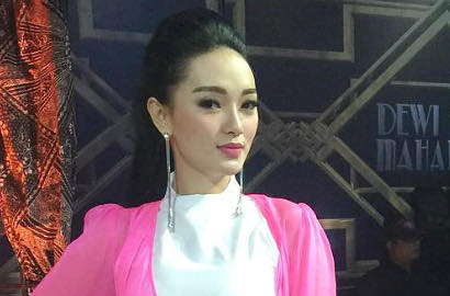 Hina Pancasila, Zaskia Gotik Wajib Sujud Maaf dan Nyanyi 'Indonesia Raya' 1000 Kali